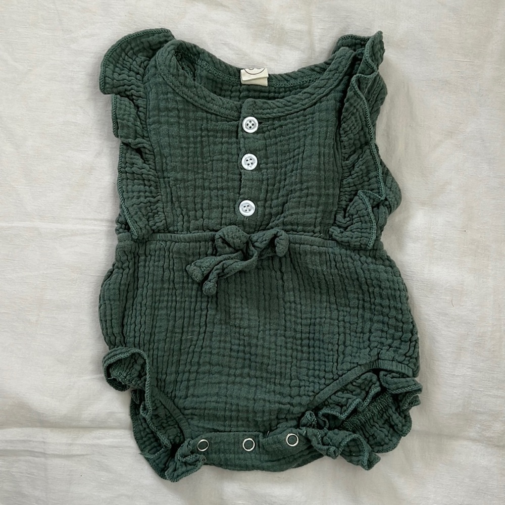 Super Cute Green Baby Outfit, Size 60